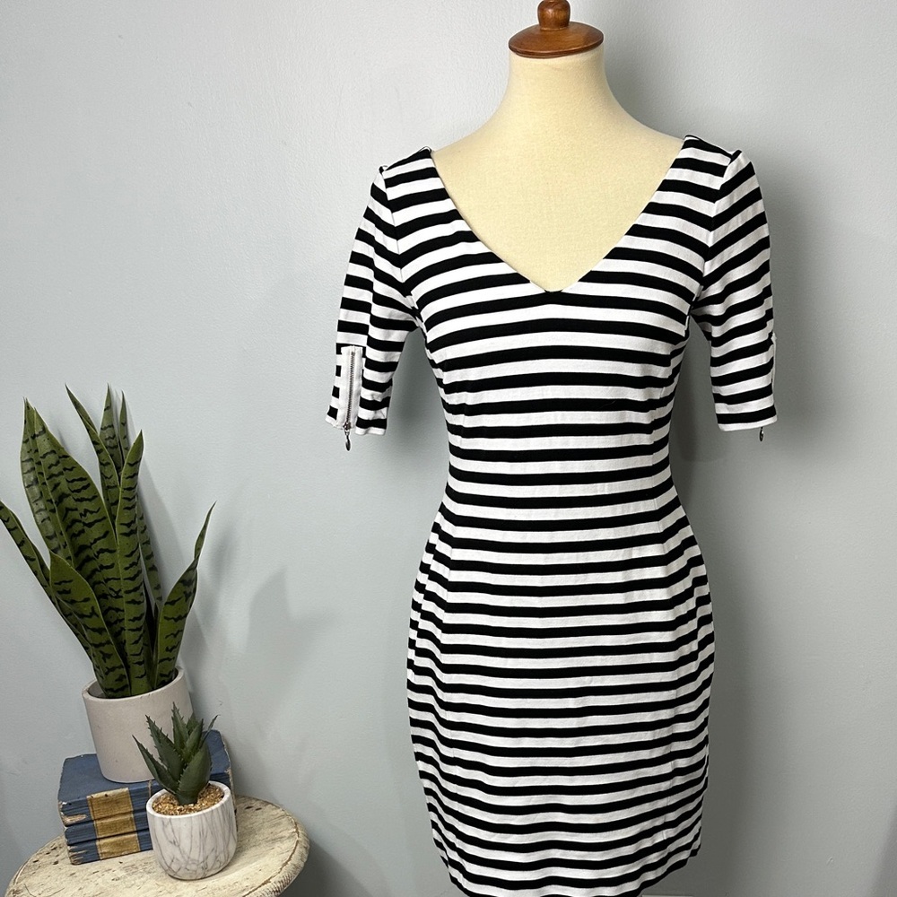 Banana Republic Black and White Striped V Neck Dress Size 8